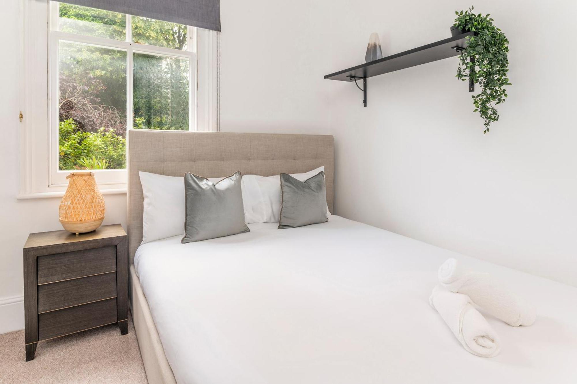 2 Min Walk Earls Court Station - Luxury 2 Bedroom Flat London Exterior photo
