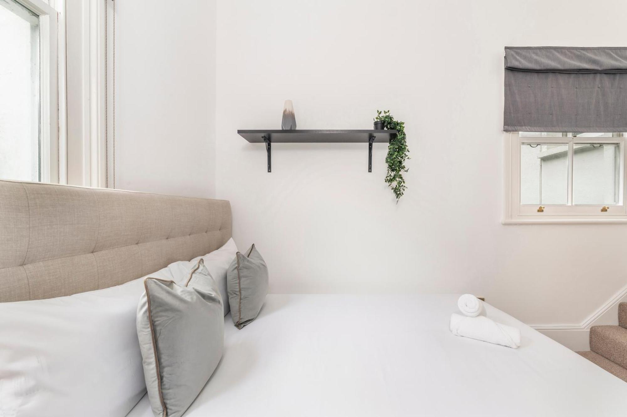 2 Min Walk Earls Court Station - Luxury 2 Bedroom Flat London Exterior photo