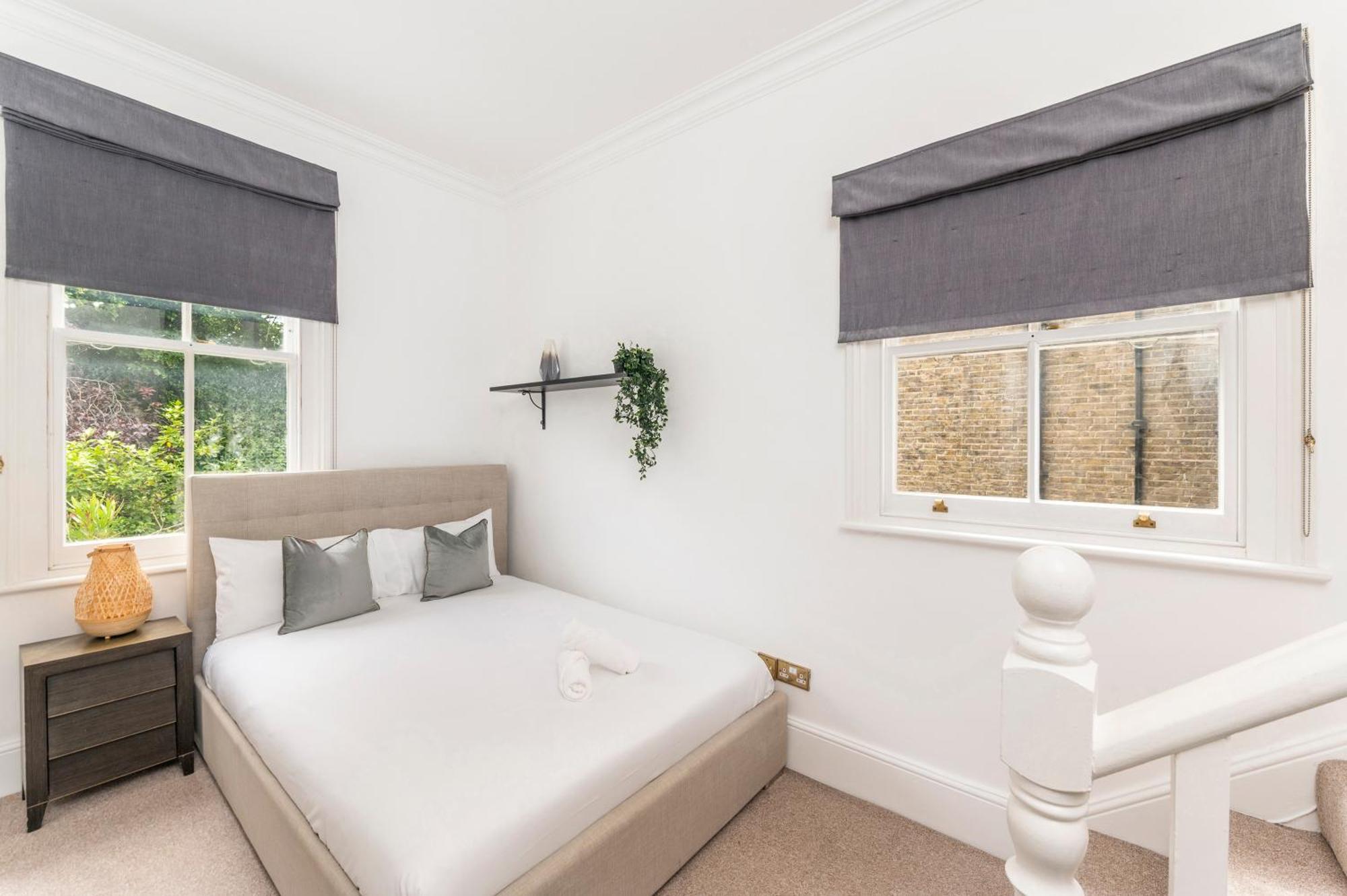 2 Min Walk Earls Court Station - Luxury 2 Bedroom Flat London Exterior photo