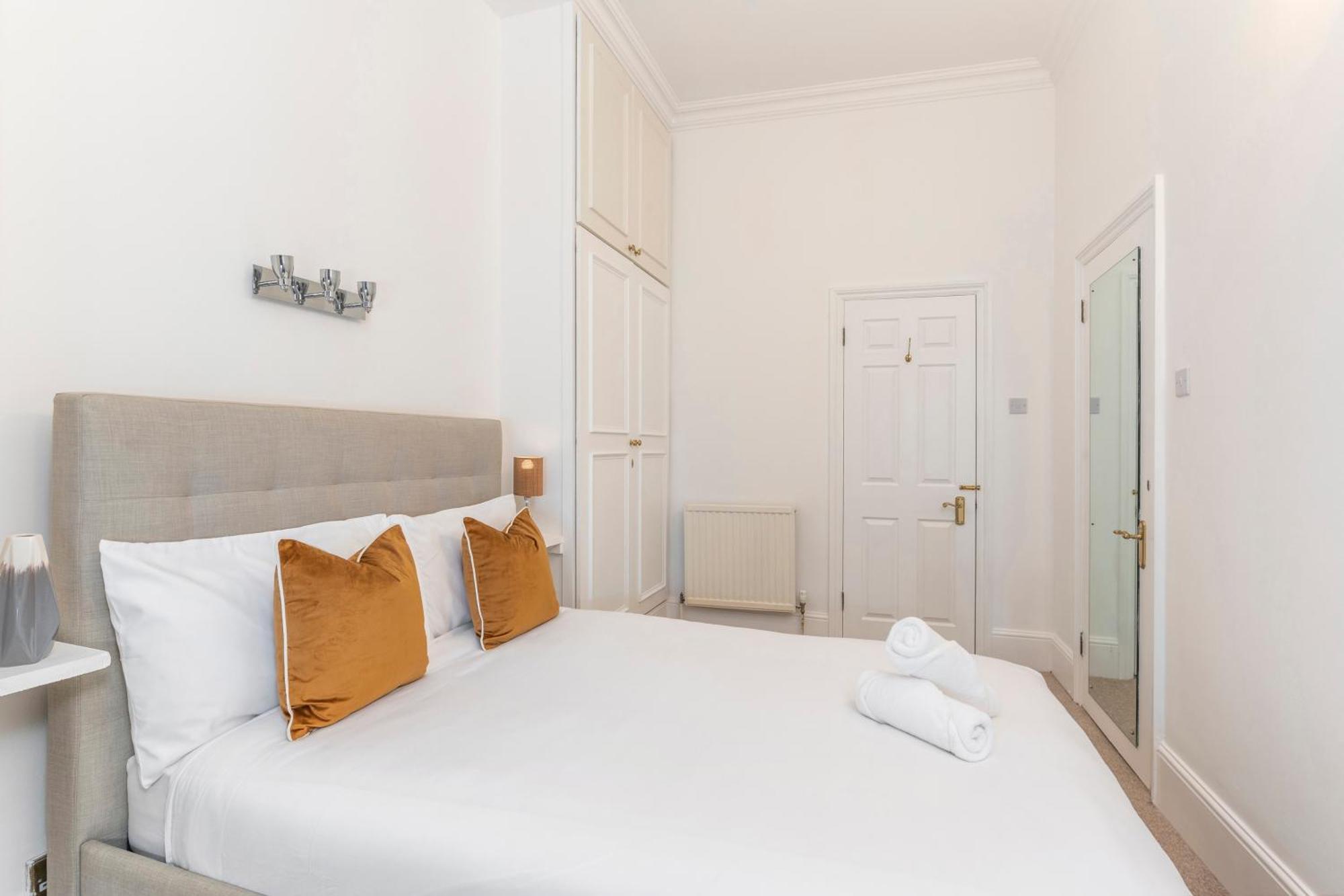 2 Min Walk Earls Court Station - Luxury 2 Bedroom Flat London Exterior photo